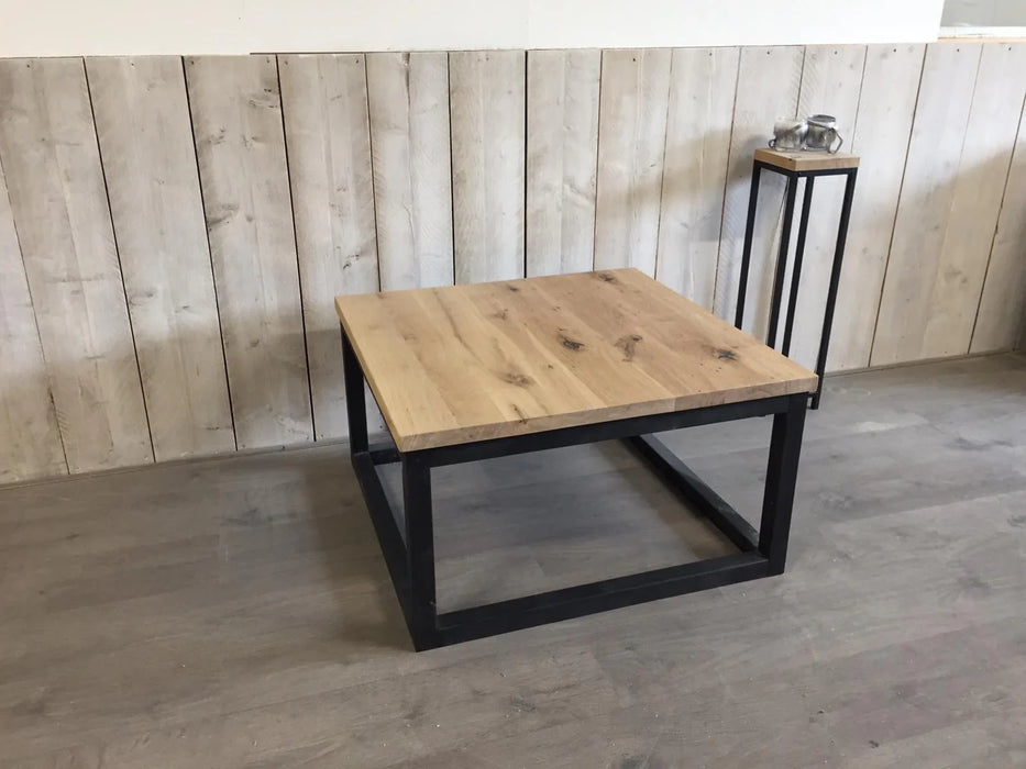 Eiken salontafel met koker frame Meubelmakerij van Ommen