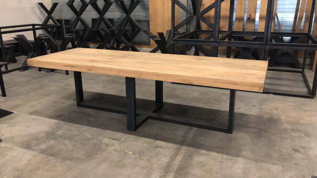 Eiken tafel met kruisframe Meubelmakerij van Ommen
