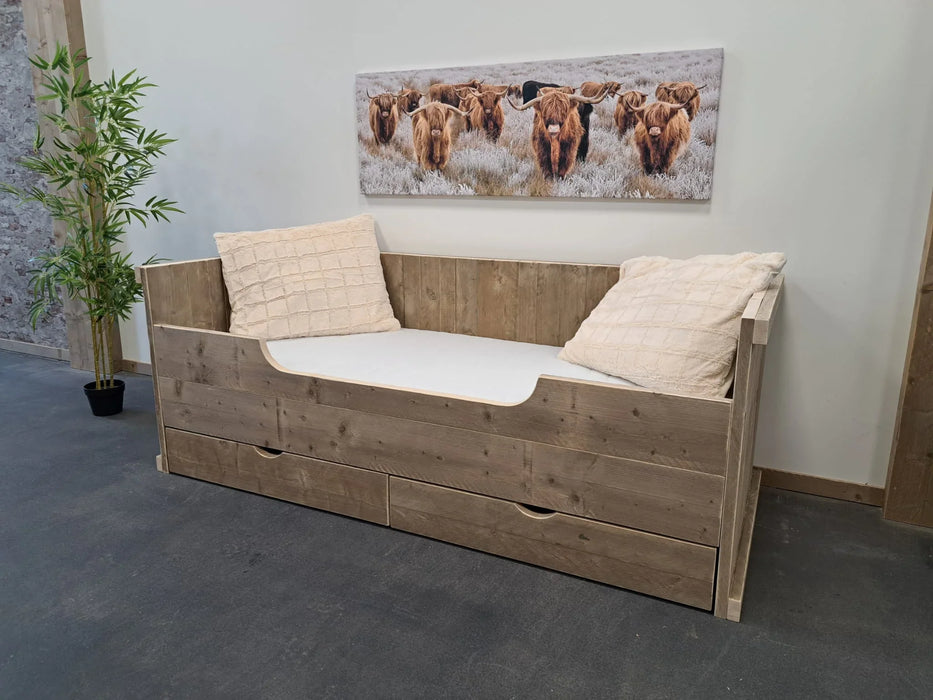 Steigerhouten eenpersons kajuitbed