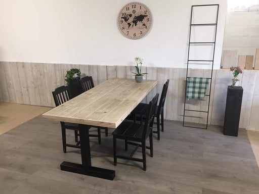 Steigerhouten eettafel met stalen T-poot Meubelmakerij van Ommen