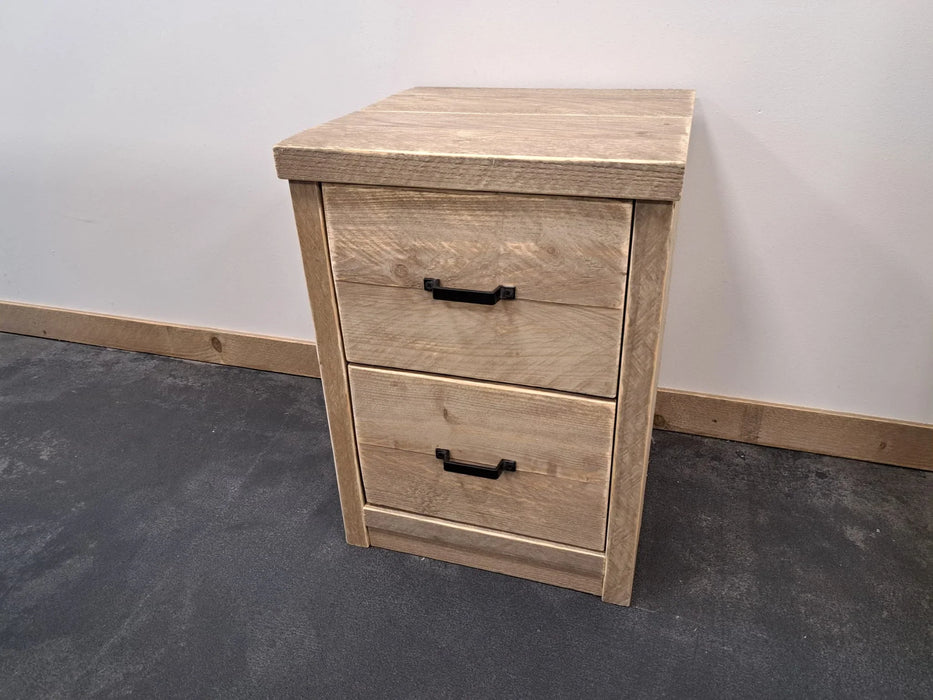 Steigerhouten nachtkastje Jan