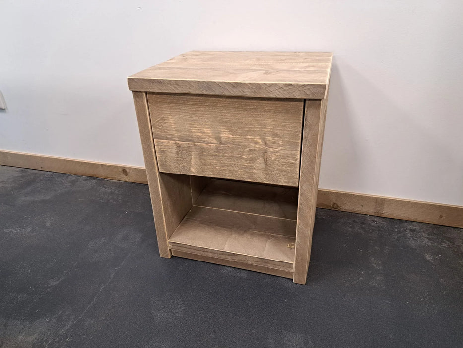 Steigerhouten nachtkastje Koos