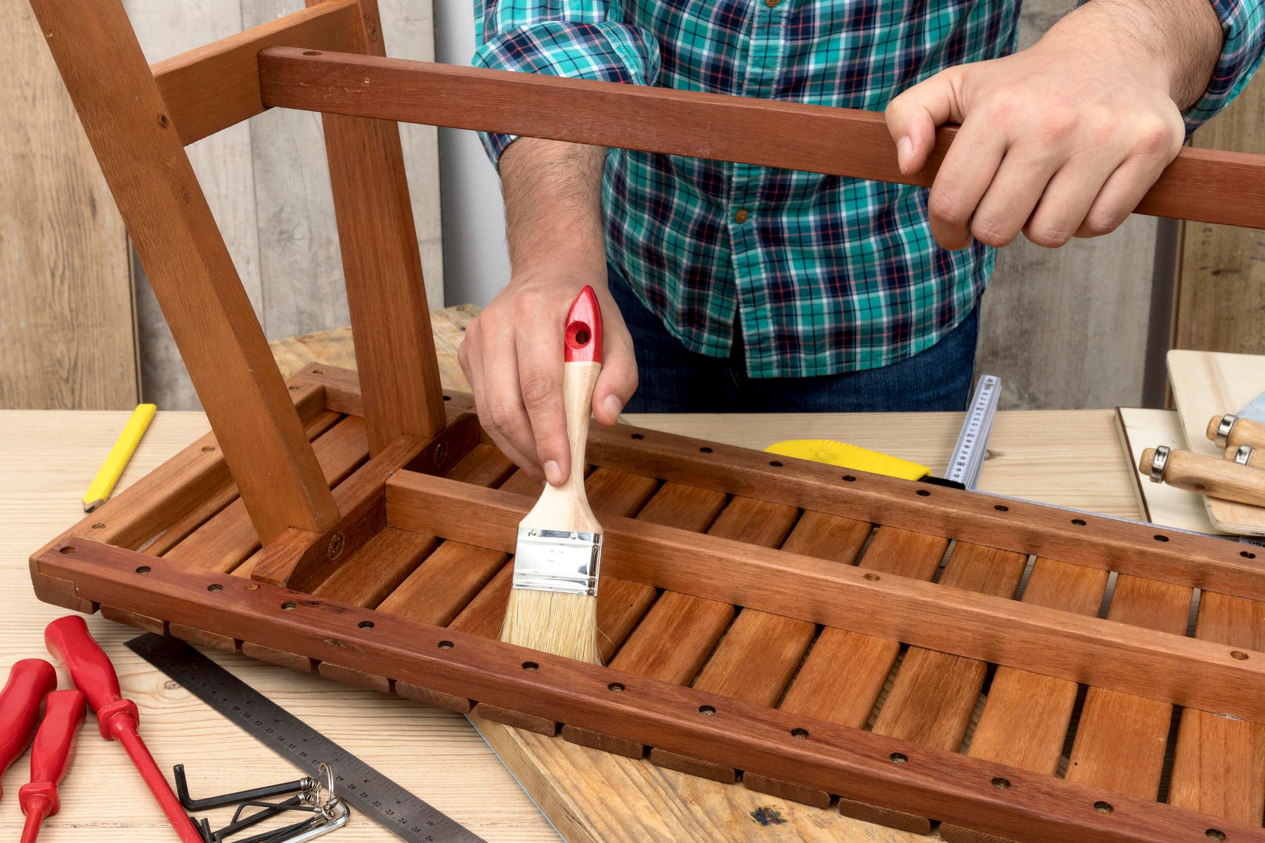 Steigerhouten tuinmeubels winterklaar maken: het complete stappenplan